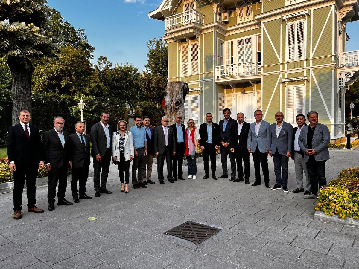 Genel Başkanımız sayın  <a href="/meral_aksener/">Meral Akşener</a> liderliğinde İYİ Parti’mize her zamankinden daha fazla ihtiyacı var.

İstanbul’daki parti kurucularımız, İstanbul Milletvekilimiz Burak Akburak ve İl Başkanımız Coşkun Yıldırım ile birlikte çok verimli bir toplantı gerçekleştirdik🇹🇷☀️