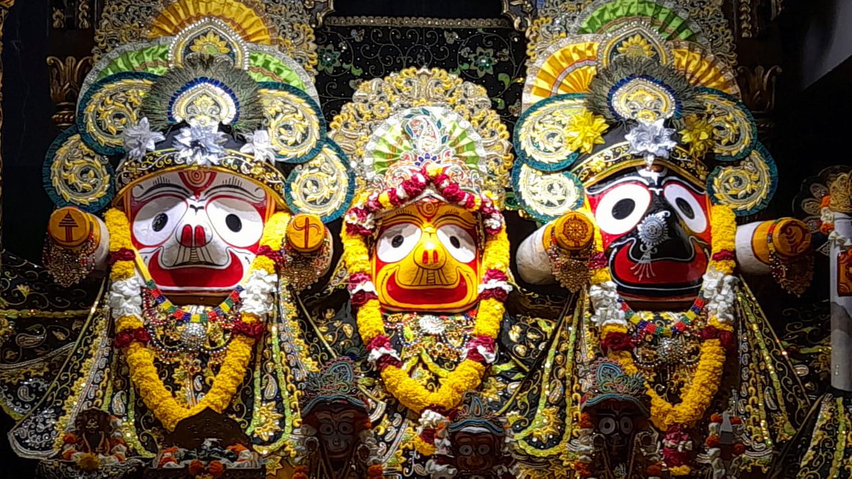 riddhee_patel's tweet photo. नीलाचल निवासाय नित्याय परमात्मने। 
बलभद्र सुभद्राभ्यां जगन्नाथाय ते नमः।।🙏 https://t.co/BZ6QaA02VZ