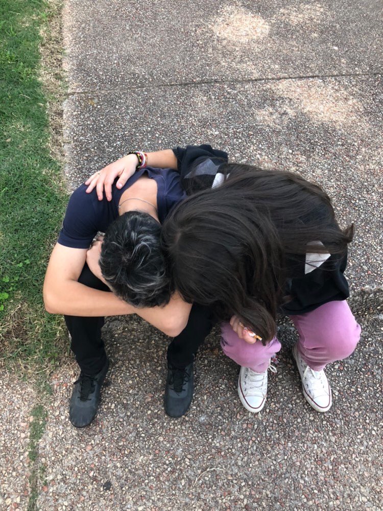 vvalenttttt's tweet photo. lo conocí el año pasado xq teníamos amigas en común, le pedí 5 pesos y d ese día empezamos a hablar todos los días a toda hora  y teníamos una conexión única, y nos agarramos terrible confianza, y d ese día se convirtió en una d las mejores personas q conozco. Lo amo💖 https://t.co/vkhsPQVERv