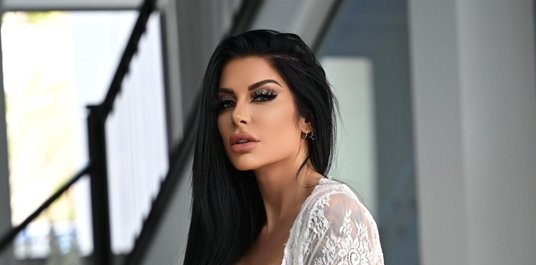 بونجوررر حبيباتي  
الملكه جوليا 
#ليزيبان #فحله #مسيطره