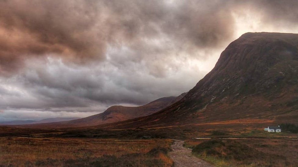The solitude of #GlenCoe.
📷Carol Macdonald
#Highlands #Scotland #ScotSpirit #ScottishBanner #ScotlandIsCalling #Alba #TheBanner #AmazingScotland #BeautifulScotland #ScottishHighlands #VisitScotland