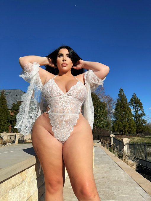 Sweet dreams 🤍  https://t.co/bWO5AJGaCz https://t.co/hP8alXbKtR