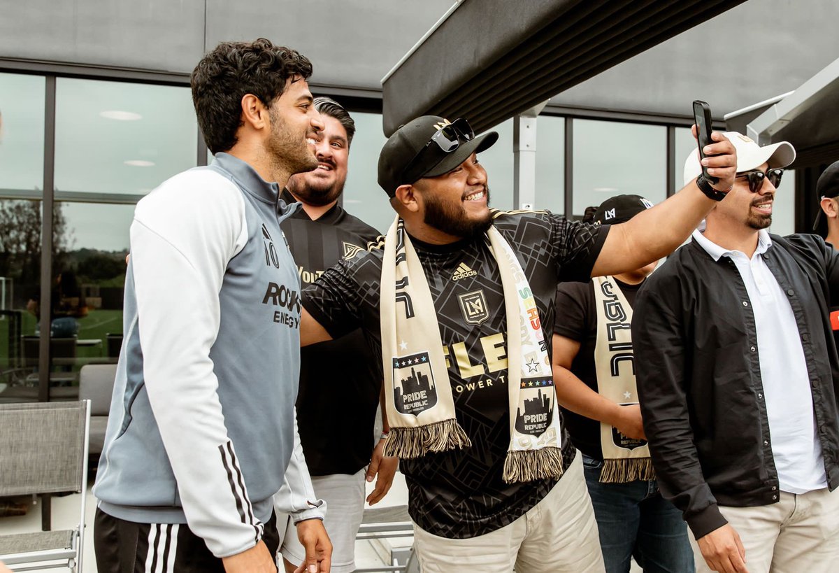 LAFCPrideRepub's tweet photo. What a day!!!  It was an honor to visit the @lafc training facility. 
Thank you to LAFC for allowing us a sneak peek into a training session.  And thank you to the players who were so gracious and friendly.  Not all heroes wear capes!  💪🏽 

#lafc #lafcpriderepublic #lafc3252 https://t.co/ryx1T3Hc8V