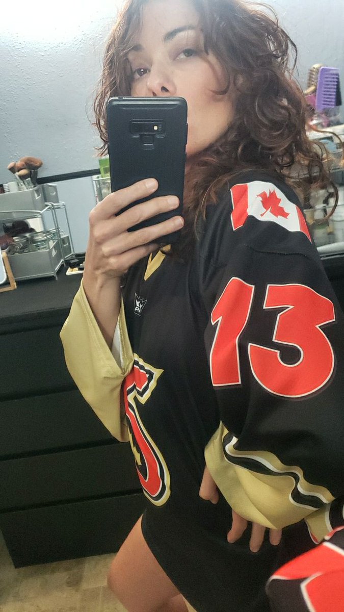 RoscoeGerm's tweet image. Wrapped the day repping The Toronto Six 2023 Isobel Cup Champs- because I feel like it 🏆💃🏒🤳 ...anyhow, goodnight &amp;amp; DO 🌬support women's hockey while you at it 😊🙋‍♀️💁‍♀️🧊💕#phf #GotYourSix