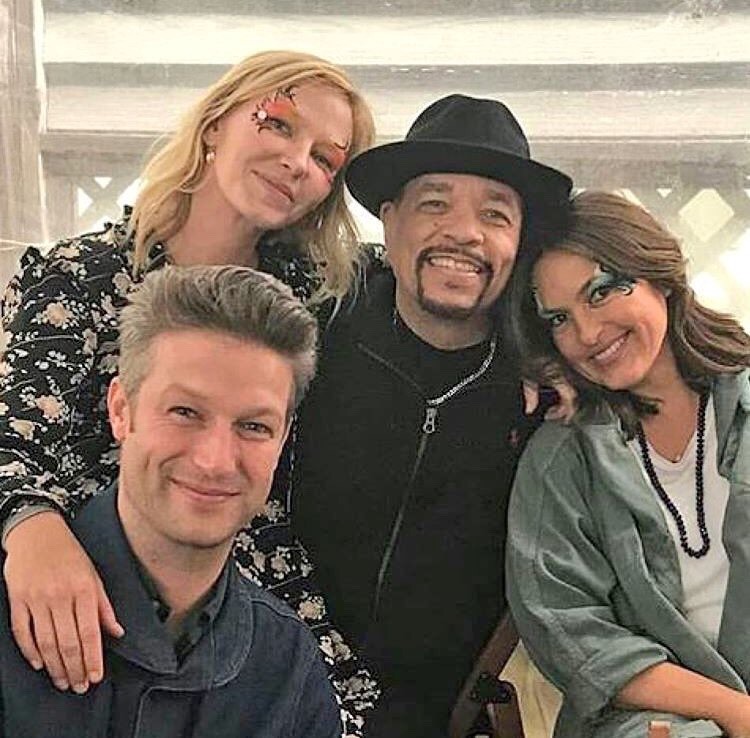 They are adorable
Our SVU family

#PeterScanavino #KelliGiddish #ICET #MariskaHargitay

#Carisi #Rollins #Fin #Benson

#PeterScanavinoAppreciation ❤️