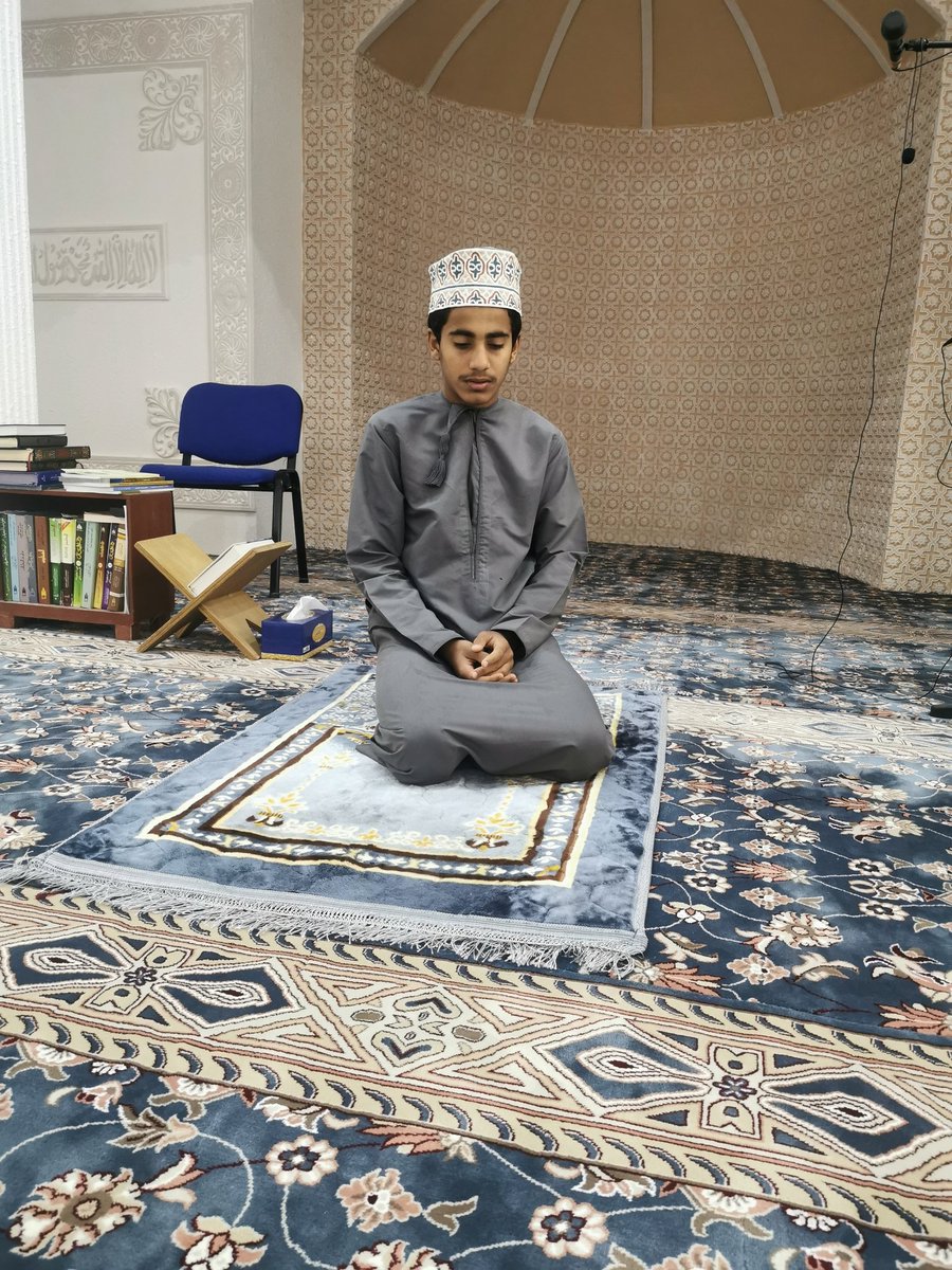 يسعى #مركز_الإمام_عزان_بن_تميم إلى تعليم طلابه إمامة الناس في الصلوات بالكيفية الصحيحة من خلال إمامة الطلاب لزملائهم في النوافل وتنبيههم على أية ملحوظات قد يقعون فيها. ربنا بارك فيهم وانفع بهم، وافتح عليهم فتوح العارفين.