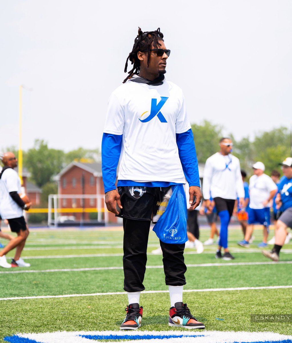 StevieJohnson13's tweet image. I didn’t care if they saw me watching them warmup.

The thing about a #spacecreator is i can show my technique and you still wouldn’t be able to defend it; if I see your technique in person - as it was on filmYou’reDone. #yeevieglitch #idontRunRoutesIgetOpen #whysoserious