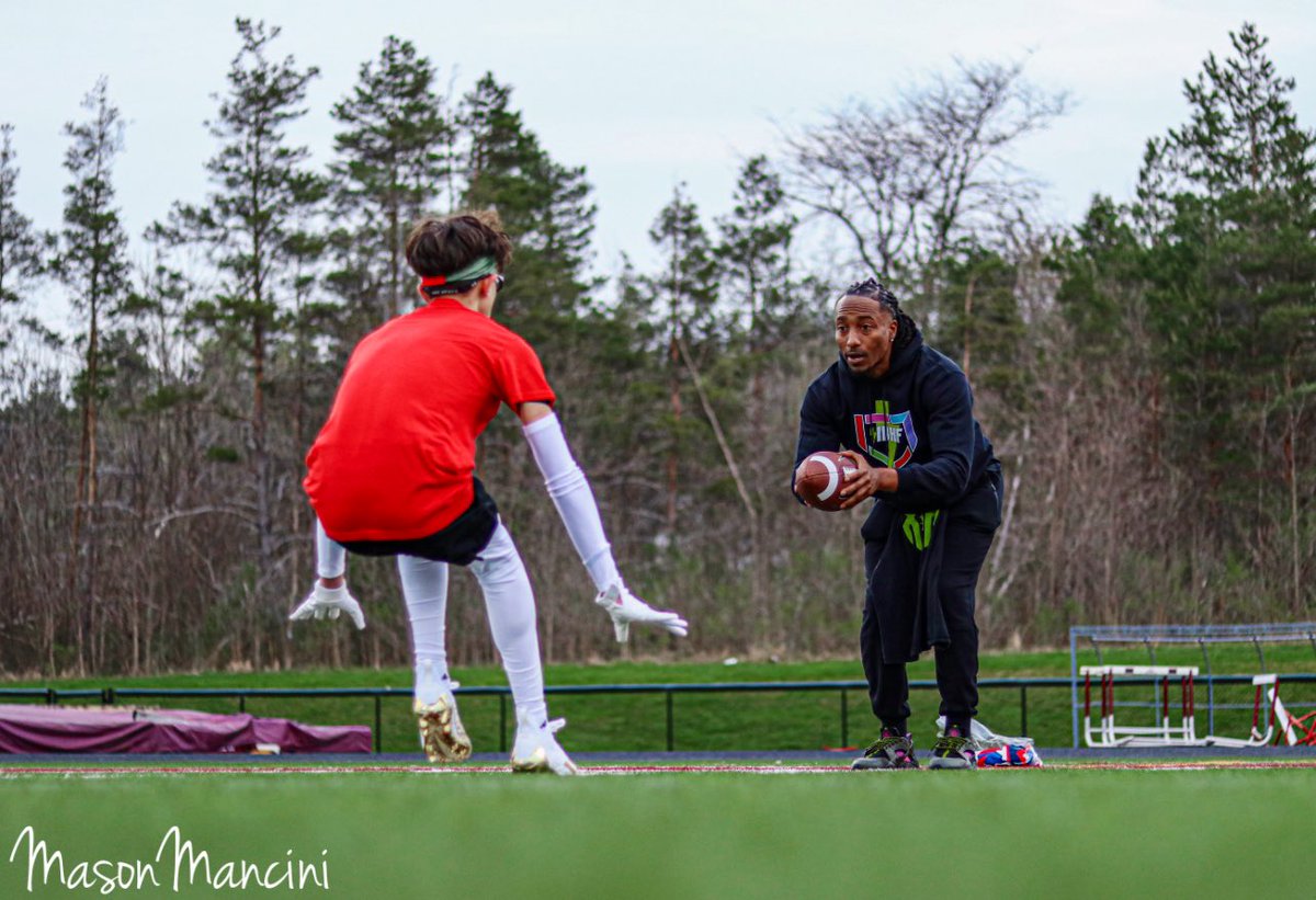 StevieJohnson13's tweet image. I didn’t care if they saw me watching them warmup.

The thing about a #spacecreator is i can show my technique and you still wouldn’t be able to defend it; if I see your technique in person - as it was on filmYou’reDone. #yeevieglitch #idontRunRoutesIgetOpen #whysoserious