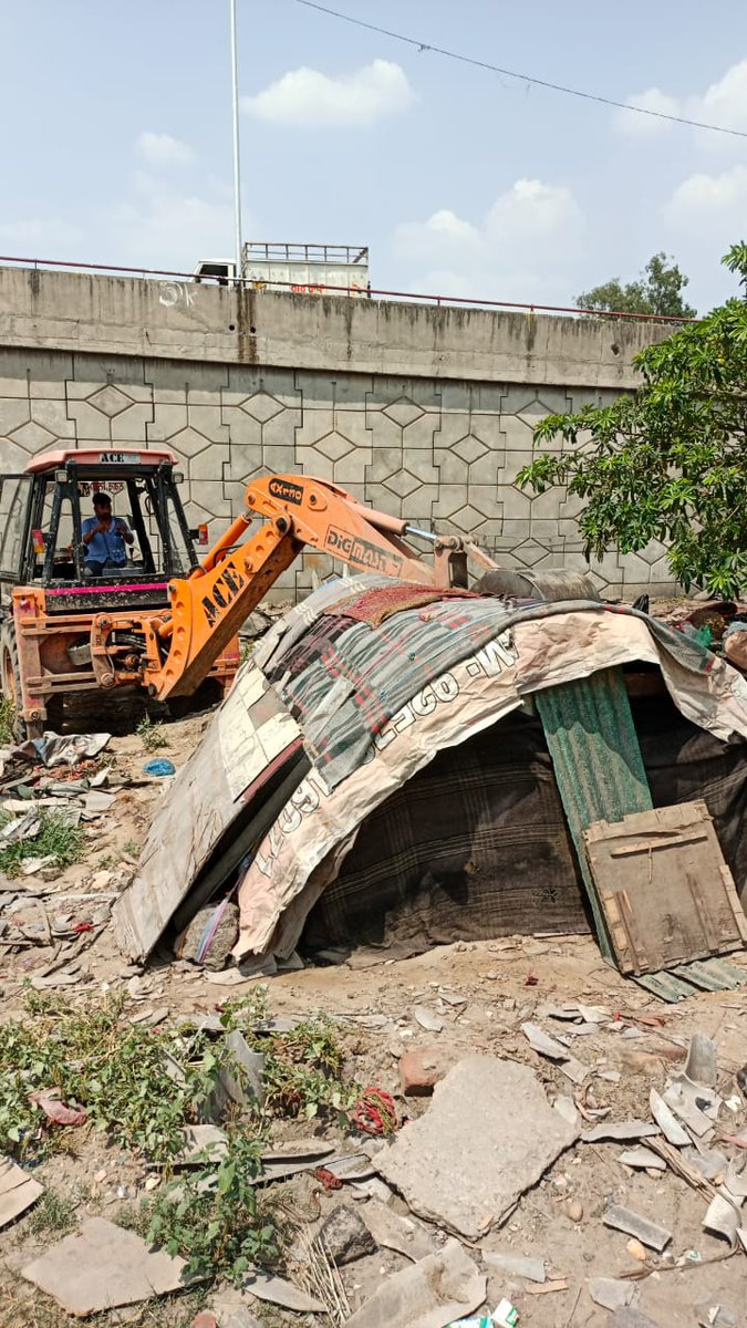 MC removes around 30 encroachments from green belt and government land.
.
.
.
#governmentland #civicbody #organised #sherpurchowk #dhandaribrigde #greenbelts #city #strictaction #enroachments #traffic #MCL #MCLudhiana #CMOPunjab