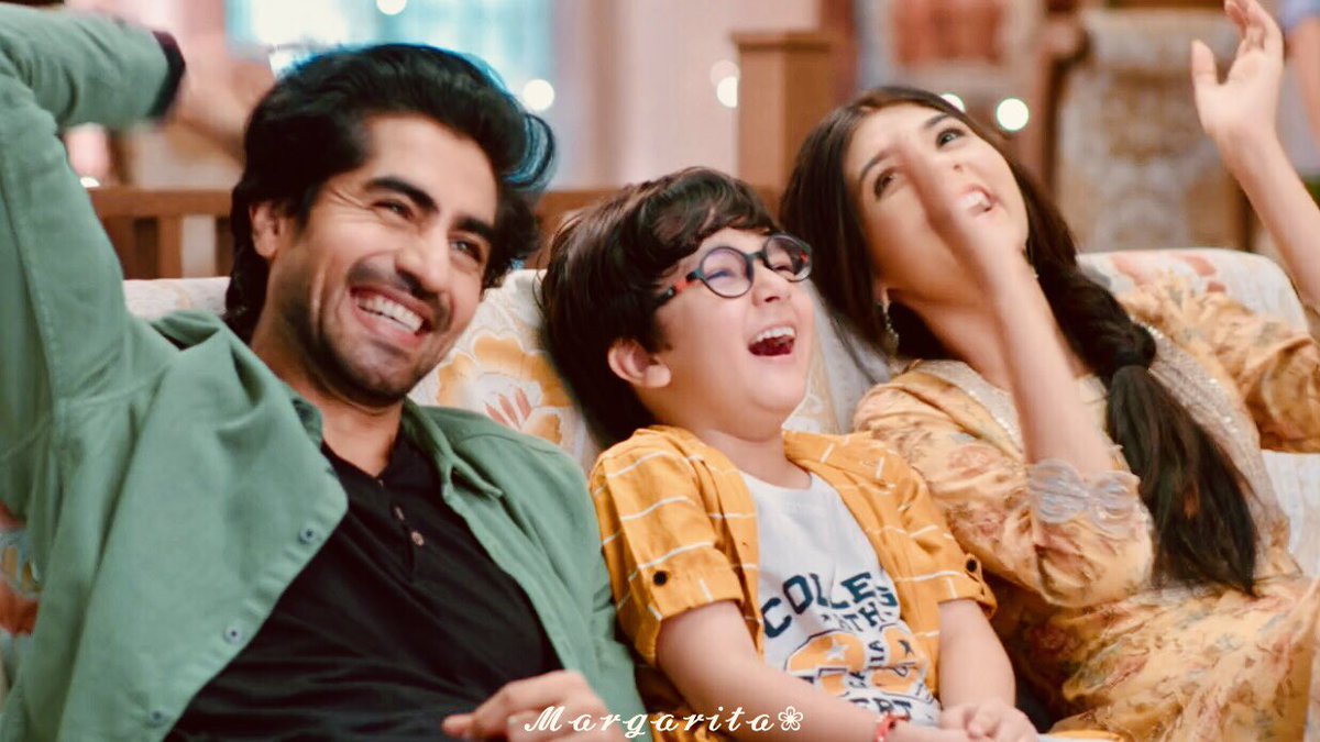 In one episode: pic of AbhiRa’s perfect family, mahan Ar, bejara Nav, romance between Ak & Nav, Man stands for Abhi & Ak reunion, cute bond between Abhimanyu & Abhir. Showing this, the creators shamelessly manipulate the viewer, for the sake of trp

#HarshadChopda #AbhiRa
#yrkkh