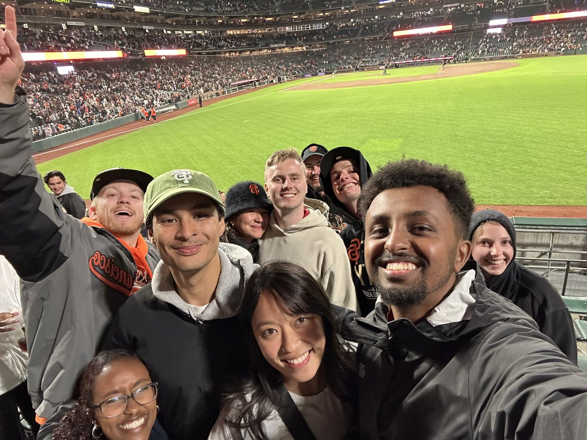 Fullsquad_weout's tweet photo. GIANTS ARE FUCKIN BETTER THAN YOUR FAVORITE TEAM #VIBESAREBACK https://t.co/vorFZ43TbN