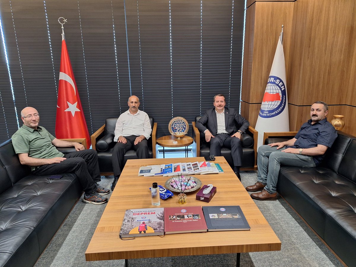 Eğitim-Bir-Sen ve Memur-Sen genel başkanımız Sn Ali YALÇIN 'ı  şube sekreterimiz Mahmut GÜLMEZ ve şube başkan yardımcımız Ali Ziver BAĞAN ile birlikte ziyaret ettik. Gündeme dair hasbihal ettik. Rabbim  muvaffakiyetler nasip etsin inşallah.
  <a href="/_aliyalcin_/">Ali YALÇIN</a>