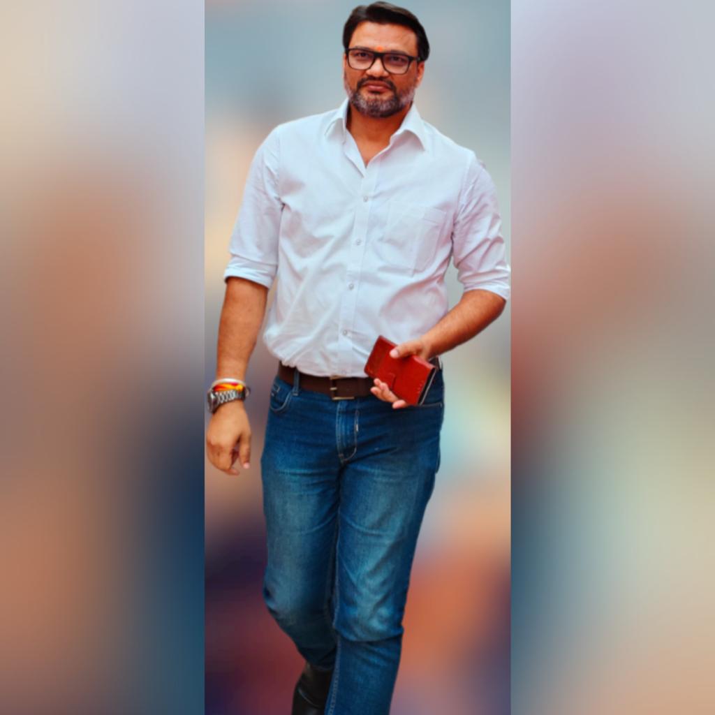 कदम-कदम पर और मज़बूत करती है ,
ज़िंदगी तू मेरा कितना ख़याल रखती है...
#TuesdayVibe