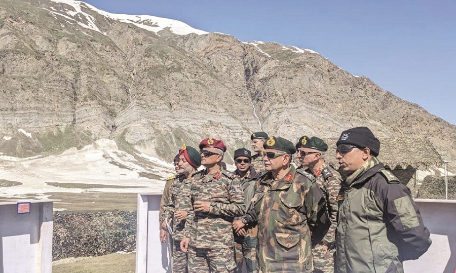 RisingKashmir's tweet photo. #AmarnathYatra to get #multitier #security, hi-tech #surveillance: #Army

Reports Arvind Sharma 

@adgpi @ChinarcorpsIA
@NorthernComd_IA  @OfficeOfLGJandK
@ShriSasb

https://t.co/mQlnLu6NYB https://t.co/Ah3vhFHVQR