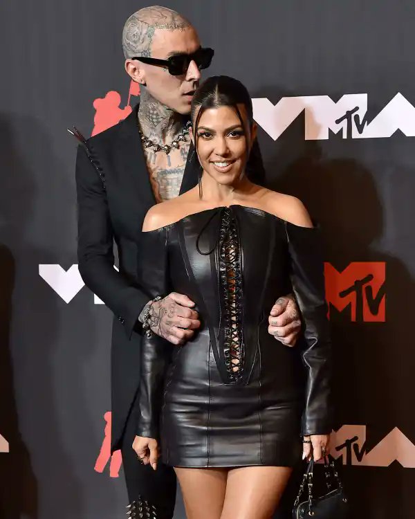jerseyshorevibe's tweet photo. Scott Disick ‘Reached Out’ to ‘Congratulate’ Ex Kourtney Kardashian and Travis Barker on Their Baby News

“Scott knows this is what Kourtney has wanted for a long time and as bittersweet

#ScottDisick #KourtneyKardashian #TravisBarker #CelebrityNews #CoParenting https://t.co/rcFWTkM2i7