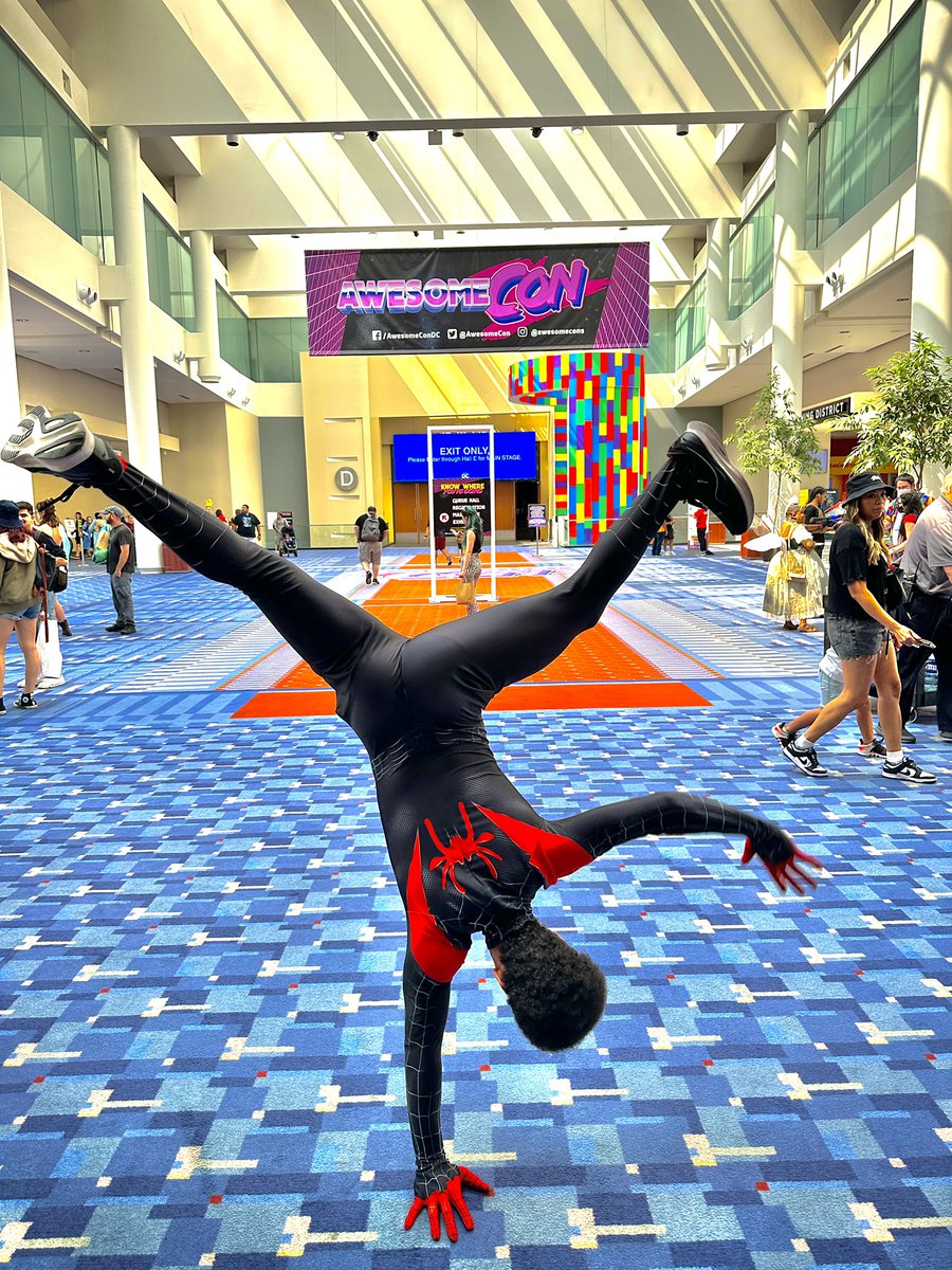 SkoobyD93's tweet image. Definitely had to get him to do a pose. He was really in character for sure #awesomecon2023