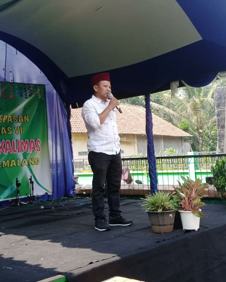 Selamat kepada siswa dan siswi kelas VI MI Salafiyah 03 Kalimas yg hari ini telah diwisuda 
Salam sedesa