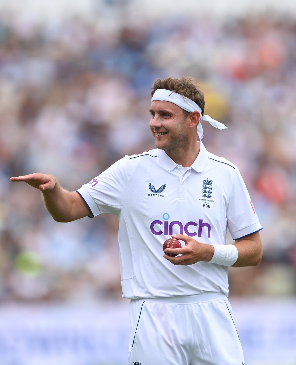 DurgeshsMertiya's tweet photo. @TheBarmyArmy Stuart broad and Roger Federer
Both are quality players.
looking beautiful and cool with headband.
Like brother of another mother 
#Ashes2023 #Ashes #ENGvAUS 
#Wimbledone https://t.co/1cqUseDR8S