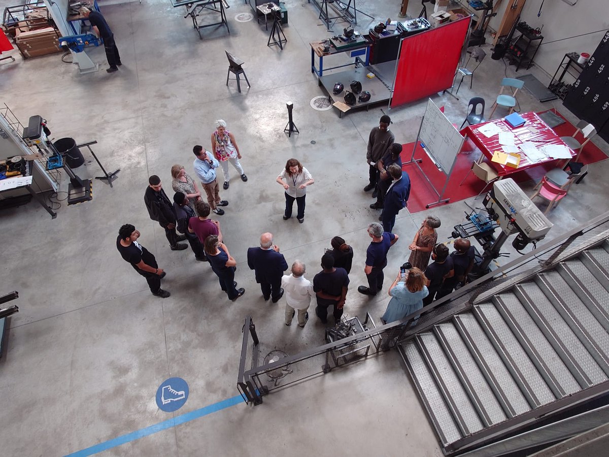 Vendredi 16 juin, nous avons été heureux d’accueillir lors d’un séminaire les ambassadeurs de la <a href="/FondationdesEDC/">Fondation des EDC</a> . Présentation, visite, échanges, #pédagogie, cours de #soudure... et retour d'expérience par l'ensemble des chefs.fes d'#entreprises  à chacun.  Un beau moment !