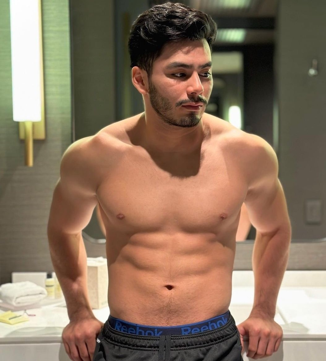 cruising gay on Twitter "Mamen, adivinen quien ya tiene Onlyfans 🤤🤤🤤🤤🤤