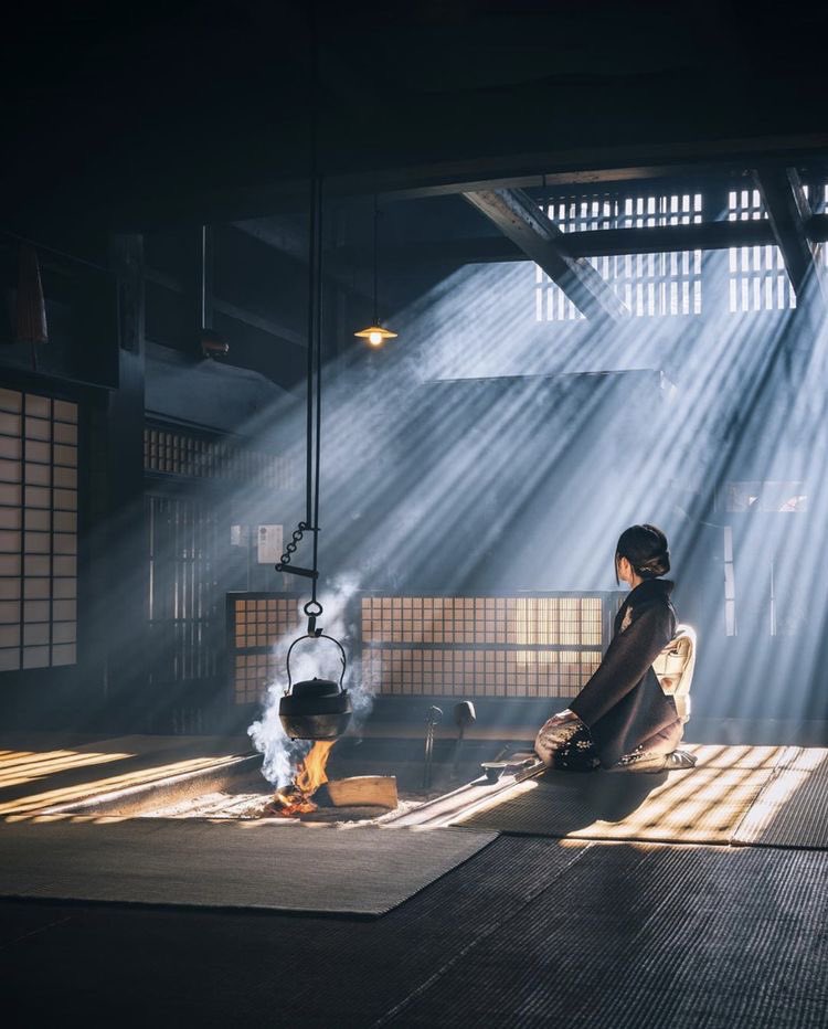 japontou's tweet photo. Los ryokan son posadas tradicionales japonesas con arquitectura de madera y jardines cuidados.
Ofrecen una experiencia de alojamiento auténtica y hospitalaria.
Los huéspedes se sumergen en las tradiciones japonesas, como el uso de yukatas y la visita a baños termales. https://t.co/wdPv7QheSo