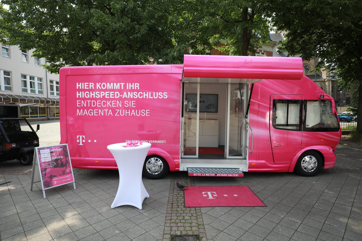 telekomnetz's tweet photo. Infomobil der #Telekom zum #Glasfaser-Netz in #Vaterstetten: 20.-24.06.2023 am Sportplatz Vaterstetten, 27.06.-01.07.2023 am Marktplatz #Baldham, 18.-22.07.2023 gegenüber dem Rathaus von Vaterstetten, jeweils in der Zeit von 10-18 Uhr. #DasNetz #Glasfaseristmagenta https://t.co/ysd1NDFacB