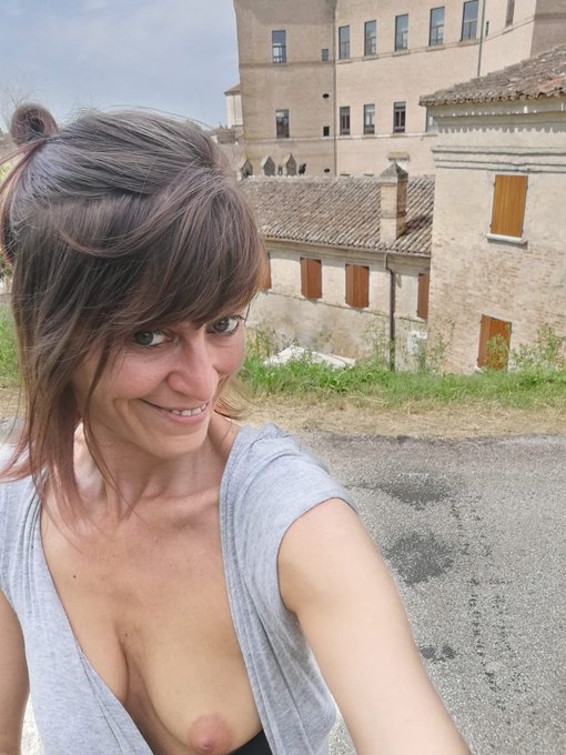 Buongiorno a tutti e felice #marteditette  😁😋 bacini 💋 prossimo video in uscita a breve  😋😈💦🔞🖤🧡 https://t<a href="/tag/marteditette"class="tags">#marteditette</a>