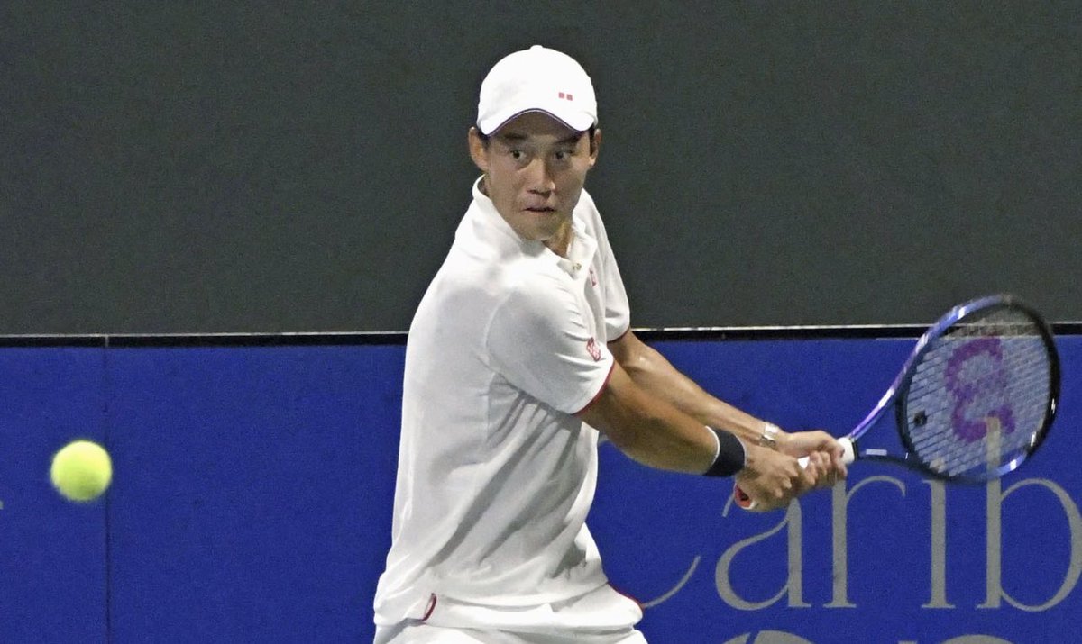 prsttennis2's tweet photo. どうしても中身が何なのかを探してしまいますが、フレーム形状、スロートの形状、ストリングパターンを見る限り、今までにあったモールドではなさそうですね…

ストリングも変わって心機一転ですね。 https://t.co/2pRUcQ6gqr