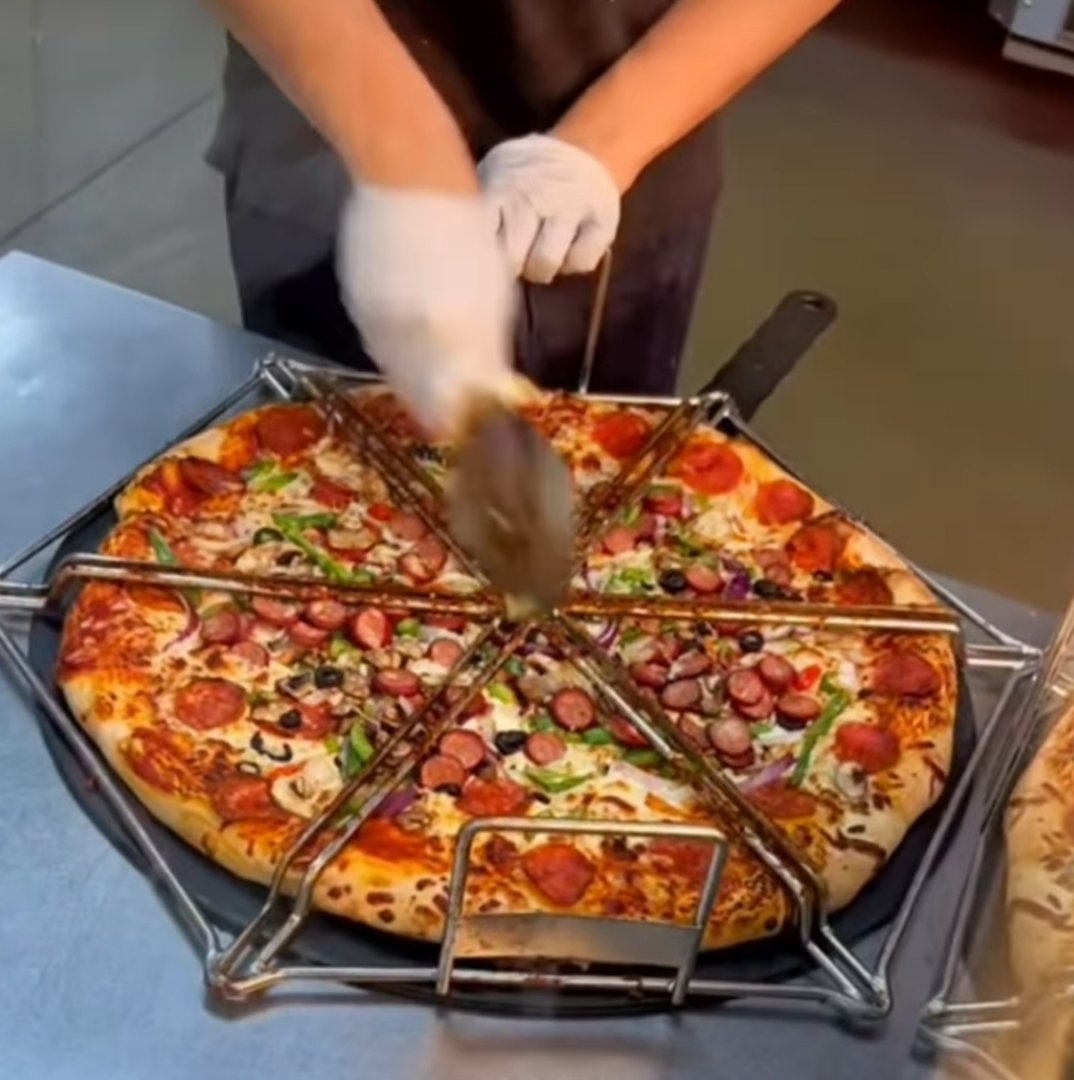 ChRolandMaths's tweet photo. 👀 

Un ustensile #cuisine pour se dispenser d'utiliser la #trigonométrie ! 🤣🤣

#maths #cosinus #sinus #mathscuisine https://t.co/pvbdeoj8eP