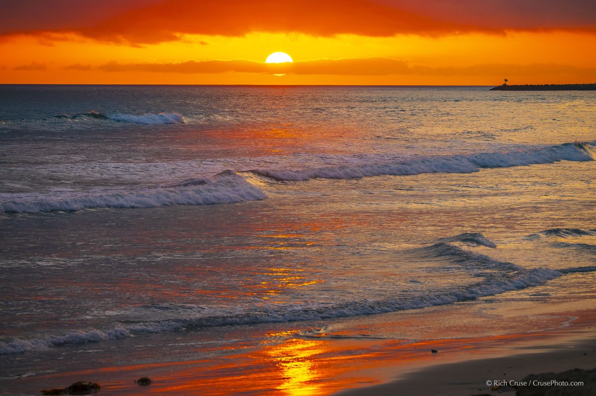 Beautiful #sunset in #Oceanside #Juneteenth 2023 ! @VisitOceanside  @visitsandiego @VisitCA @NikonUSA  #StormHour #ThePhotoHour #CAwx #SanDiegoWX #TwitterWX #VisitSD #SunsetWX