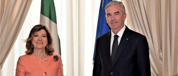 ArtigianiGo's tweet photo. @ArtigianiGo RIFORME – #Confartigianato incontra Ministro Casellati: “Stabilità di governo è priorità per le imprese” #NoiConfartigianato https://t.co/L4edn58sUl https://t.co/ui1dzVVsaW