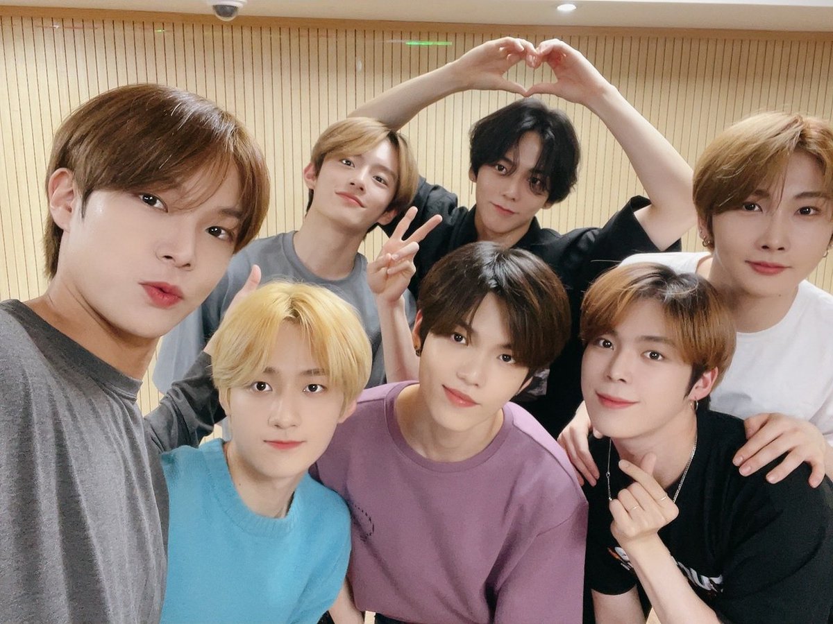 tenasia_'s tweet photo. 🏆6월 "아티스트 TOP10" 투표 중🏆
🥁#KPOP #BOY #ARTIST 부문🥁
💿 현재 순위 💿
1⃣ #하성운 #HASUNGWOON
2⃣ #아스트로 #ASTRO
3⃣ #베리베리 #VERIVERY
4⃣ #엔시티 #NCT
📅Deadline (6/26, 23:59(KST)
🔗Vote (https://t.co/CMZOL8PslV)
#BOYS #VOTE #NEWS #EVENT #JUNE #ARTISTS #TOPTEN #TOP10 https://t.co/yPyljBmzfP