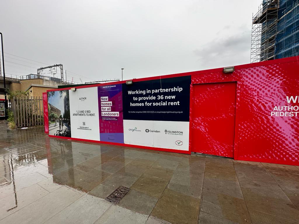 These striking colours deliver such great impact on the construction site. Here at Kings Cross we have installed these dibond panels delivering the creative vision of the project. #trustarc