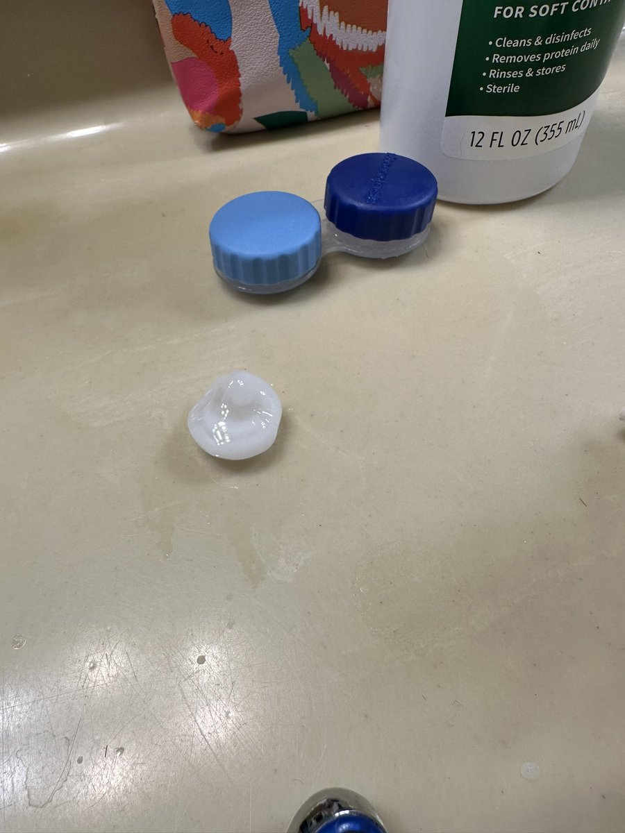 victorearl2's tweet photo. @wdsu gum ball sized hail in north Kenner by the lake https://t.co/UPhP5ICFsA