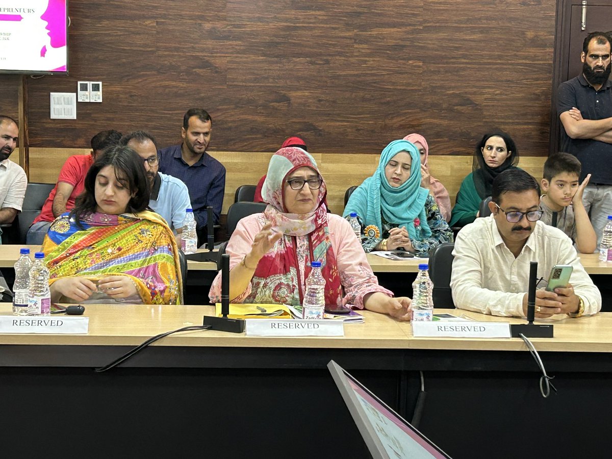 JKEDI4U's tweet photo. "Exciting times at the workshop empowering women entrepreneurs in J&K! 🌟 Engaging sessions on pitching to investors and incubators are in full swing, offering invaluable insights for entrepreneurial success. @AjazAhmadIAS @OfficeOfLGJandK #WomenEntrepreneurs #WorkshopInProgress" https://t.co/ytHRcyKbrZ