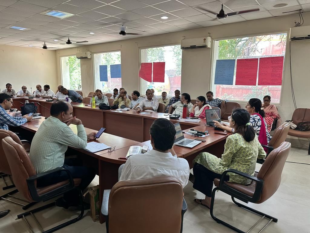 ShikshaLokam's tweet photo. The SCERT Haryana, conducted a #capacitybuilding in-person workshop for around 75 #schoolleaders and Bhavya Kukreja from team co-facilitated the session- orienting the participants, equipping them with the powerful tool of #microimprovement projects and a #DIKSHA run-through. https://t.co/BaRGgsgzlI