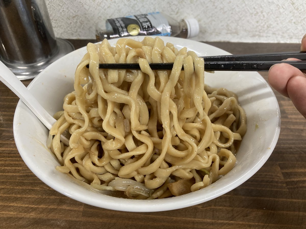 宇都宮市　ラーメン武丸

ラーメン
メンマ、ネギ

嫁さんとお久しぶりのラーメン🍜
飲める麺！
飲める豚！
飲めるって最高😆
美味かったです😊

ごちそうさまでした🙏