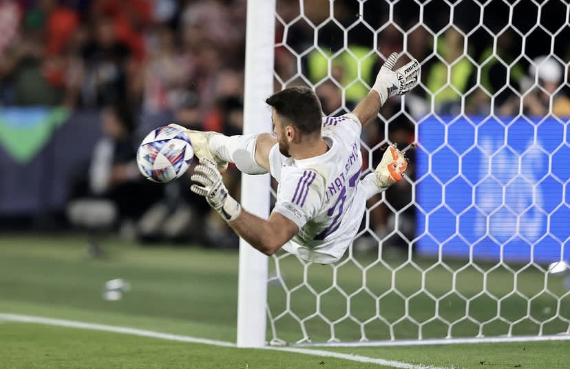 glove_gloves's tweet image. Unai. #spain 🇪🇸 #reusch #goalkeepergloves #unaisimon ⁦@ReuschUK⁩ #nationsleague