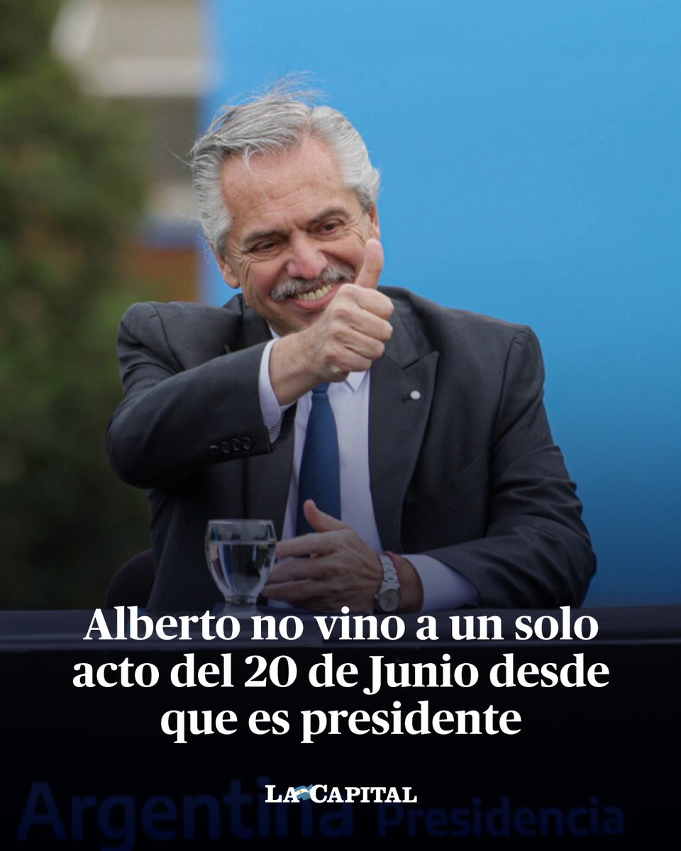 lacapital's tweet photo. 🇦🇷 Eterno ausente. El presidente Alberto Fernández volverá este martes a pegar el faltazo en el acto por el Día de la Bandera en el Monumento.

Durante la última década, seis actos por el Día de la Bandera estuvieron encabezados por un presidente. De 2013 a 2015 lo hizo Cristina Fernández de Kirchner; en 2016, 2017 y 2019 lo hizo Mauricio Macri, que se ausentó en 2018, y desde 2020 Alberto Fernández nunca vino a Rosario para rendirle homenaje a Manuel Belgrano. Así las cosas, terminará su mandato sin haber presidido un solo acto del 20 de Junio a orillas del Paraná.

→  https://t.co/WIqJqY1ahu