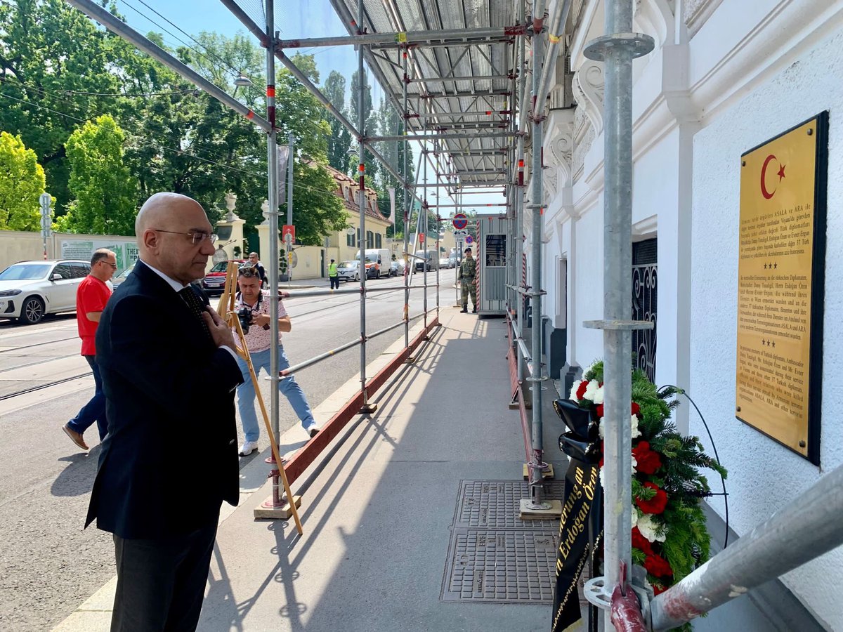 TC_ViyanaBE's tweet photo. 20.06.1984 tarihinde Ermeni teröristler tarafından katledilen Çalışma Müşavirimiz Şehit Erdoğan Özen’i değerli eşi Monika Hanım, değerli torunu, Büyükelçi Hatun Demirer, Büyükelçi Levent Eler ve STK temsilcilerimizin katılımıyla andık. 🇹🇷@TC_Disisleri @MFATurkiye #şehitler https://t.co/58MkeWDvkc