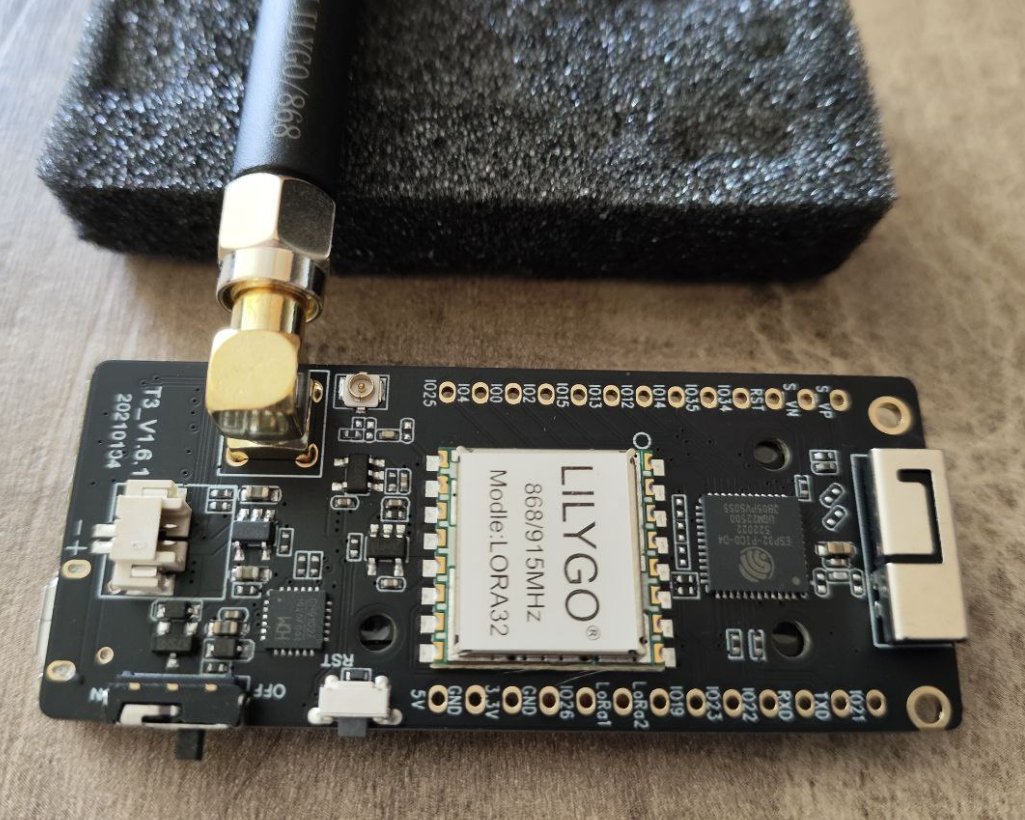 #Neurai continues to grow and today we have two new pieces of equipment for transmission testing.

We will see how far we will be able to establish a link, maybe 2km,  5km, more? 😎

#XNA #LoRaWAN #ESP32 #POW