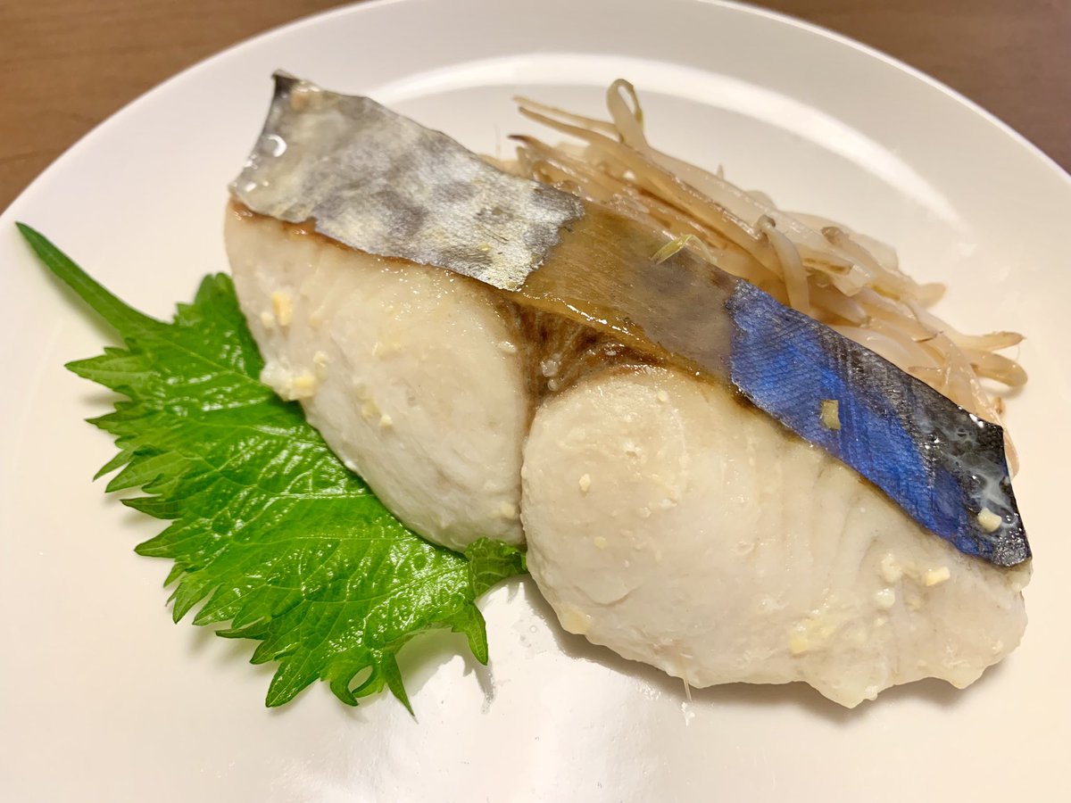 🥢今日の一品、鰆の西京漬け Pan steamed Spanish mackerel marinated in sweet miso.