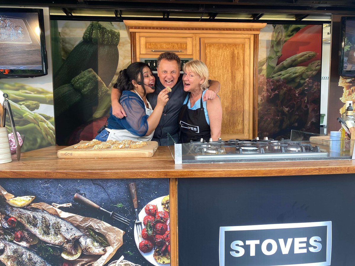 What happened ! 

Catch up with the team at Chefs On Stage 👌🏼
Fun & laughter at the Longleat summer party 
With our delicious Lesley Waters @LWCookerySchool 
James Martin & @SyabiraBakes @StovesUK @nikmorgan @JohnTorode1 @Samhead1Head @SimonBrownTV Gail Thomas