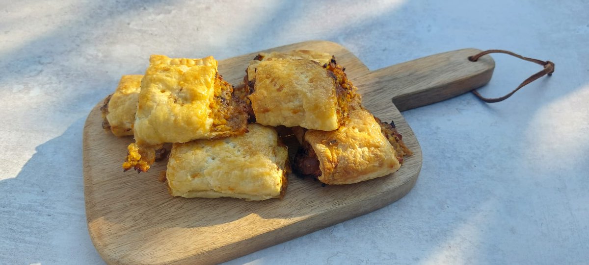 Savour, Squash &amp; Sage Picnic Rolls. Deeply savoury, super cheesy and more-ish picnic rolls… NEW #recipe on our website and #howto reel on our Instagram.
It’s #nationalpicnicweek! Whip up some of these bitesize cheesy beauties
#cheeserecipe #devon #picnic

sharphamcheese.co.uk/.../sharpham-s…