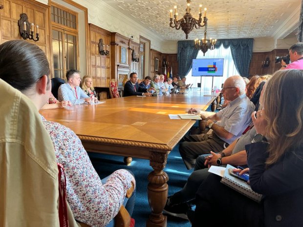 📣El Dr. Tomás Cobo <a href="/TomasCoboCastro/">Tomás Cobo Castro</a> pone en valor el Código de #Deontología 📙 y la Organización Médica Colegial como actores fundamentales para la #seguridaddelpaciente 

<a href="/UIMP/">UIMP</a> <a href="/PdelaMagdalena/">Palacio de La Magdalena</a> <a href="/JoaquinCayon/">Joaquin Cayon</a> 

#ProfesiónMédica

medicosypacientes.com/articulo/el-dr…