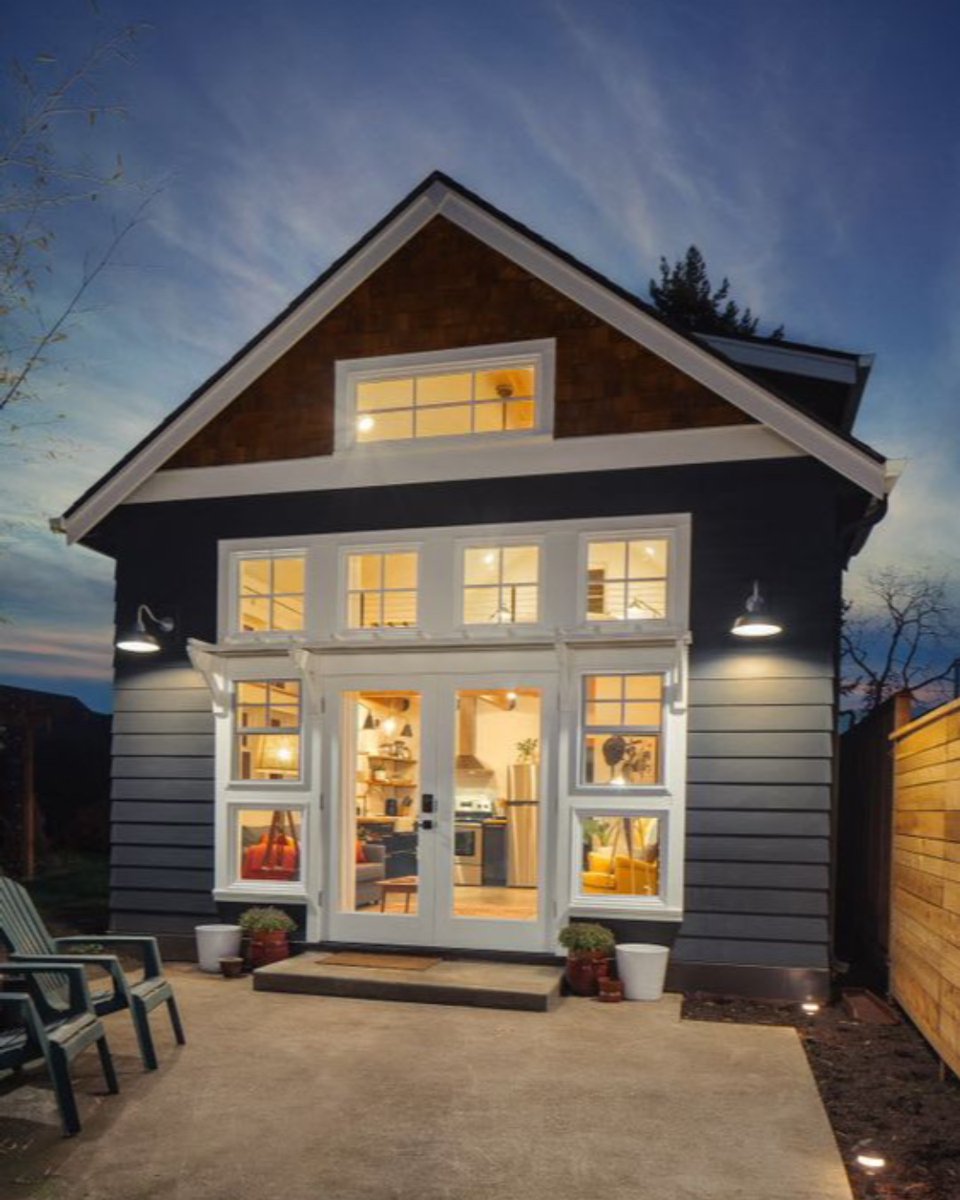 A work-at-home couple took down a dilapidated garage in their backyard to build a guesthouse they use as an office and for friends, Airbnb guests and community workshops. Now THAT'S what we call creative! Hands up who wants one? 
#garberconstruction #wecandothat #conversions