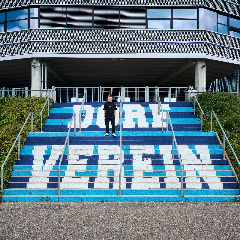 tsghoffenheim's tweet photo. "Ich hätte bei anderen Vereinen sicher mehr Geld verdienen können, aber mir ist es wichtiger, dass ich mich wohlfühle und glücklich bin."

Das große #SPIELFELD-Interview mit Dennis #Geiger 📘