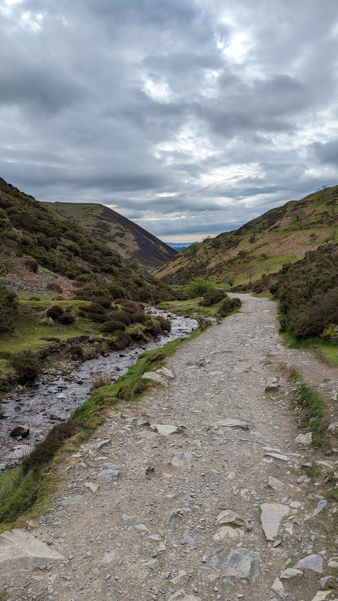 Shells_Travels's tweet image. Moody looking hills, but the weather was actually really warm and much nicer than it looks.