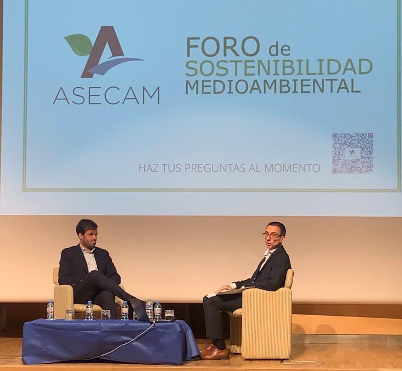 ASECAM1's tweet photo. En la última mesa de hoy, que versa sobre Economía Circular, está participando Julio Lequerica, Sustainability Transformation Manager de @TetraPak_es junto al coordinador de este grupo de trabajo, Roger Marqués  #asecamnopara #asecamessostenible https://t.co/CXWkeQqO9Z