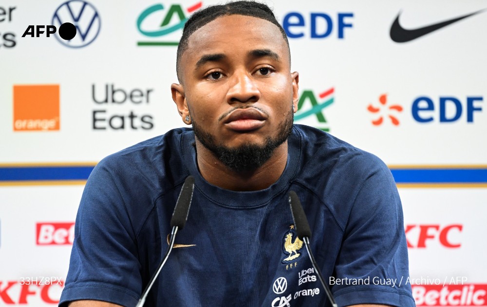 AFPespanol's tweet photo. ⚽ El Chelsea hizo oficial el fichaje por seis temporadas del internacional francés Christopher Nkunku, de 25 años y procedente del Leipzig, a partir del 1 de julio. El delantero formado en el PSG fue el máximo goleador de la última Bundesliga, con 16 tantos #AFP #AFPdeportes https://t.co/WlEcx4qzGL